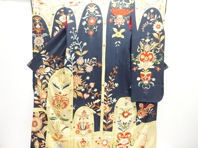 大正ロマン　錦紗花更紗模様刺繍五ツ紋引きずり