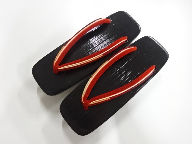 JAPANESE KIMONO / GETA (23 CM)