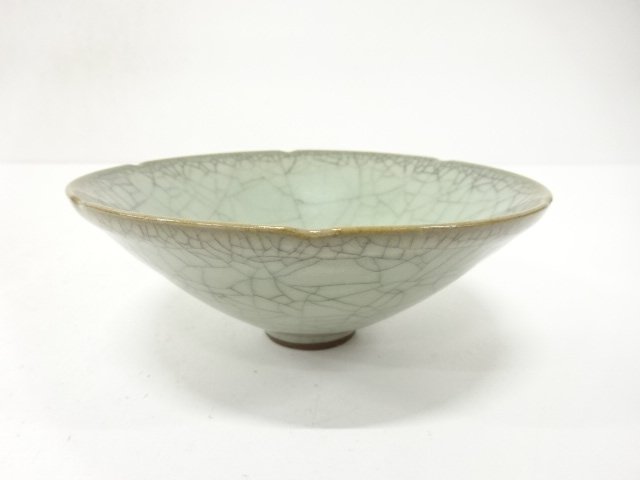 JAPANESE COLLECTIBLE / CHAWAN CELADON PORCELAIN TEA BOWL (WITH PLAIN B