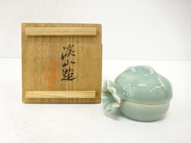 加藤渓山造　砧青磁　子　香合