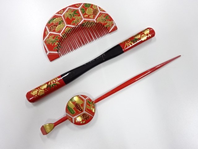 JAPANESE KIMONO / ANTIQUE LACQUERED MAKI-E COMB / KOGAI / SET