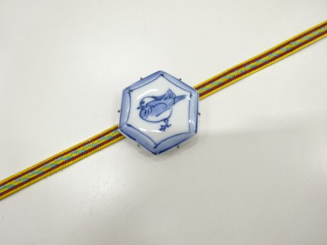 JAPANESE KIMONO / ANTIQUE BLUE-AND-WHITE PORCELAIN OBIDOME (SASH CLIP)