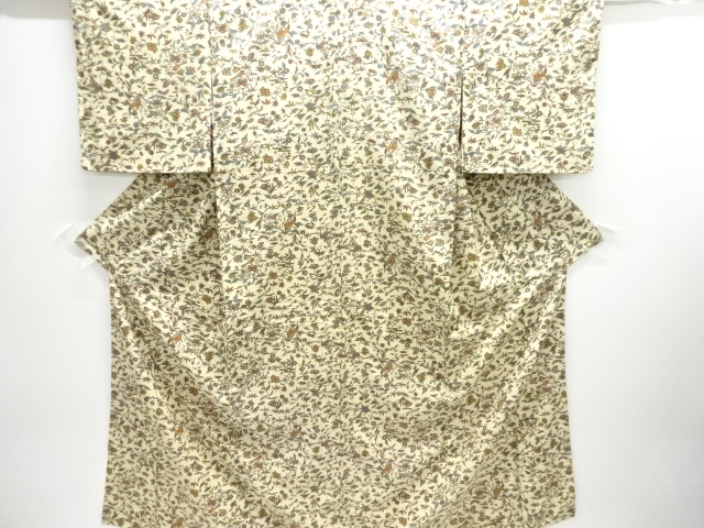 地紙に蝶・草花模様手織り紬着物