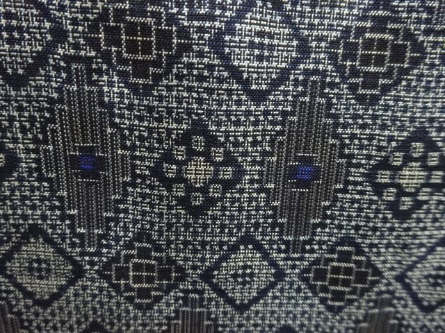 JAPANESE KIMONO / ANTIQUE KIMONO / SILK / DOROZOME / OSHIMA TSUMUGI / WOVEN RHOMBUS