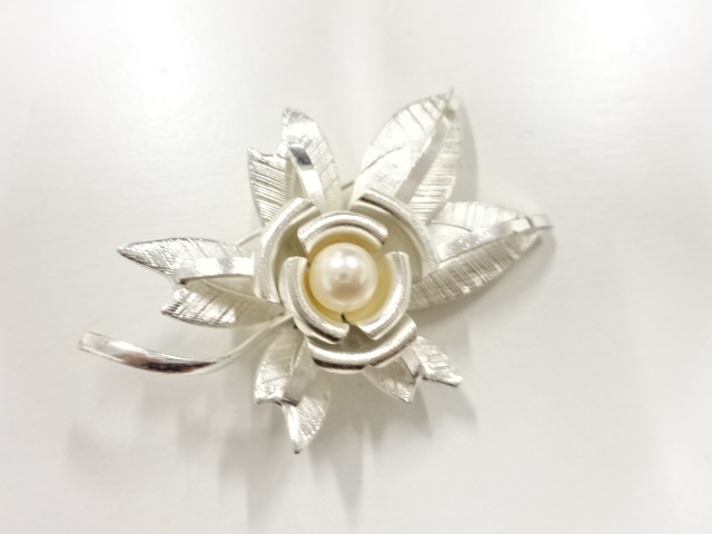 JAPANESE KIMONO / ANTIQUE OBIDOME (SASH CLIP) / PEARL