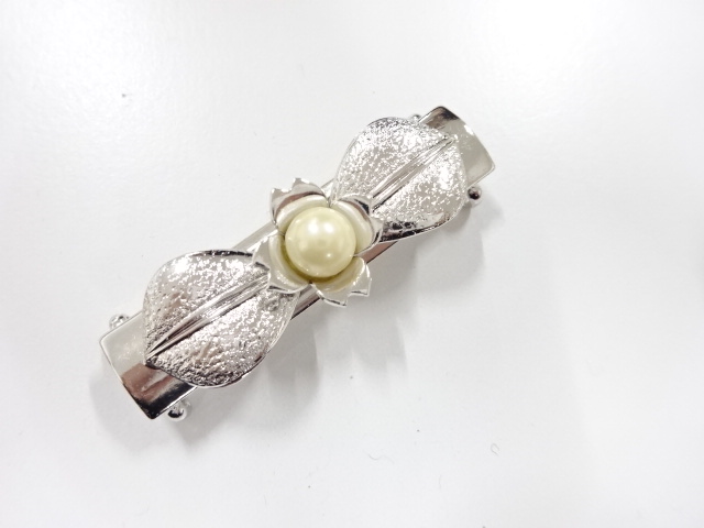 JAPANESE KIMONO / ANTIQUE OBIDOME (SASH CLIP) / PEARL