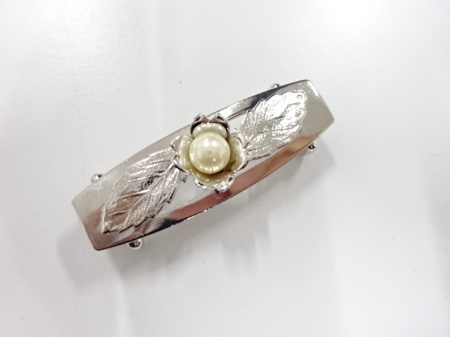 JAPANESE KIMONO / ANTIQUE OBIDOME (SASH CLIP) / PEARL