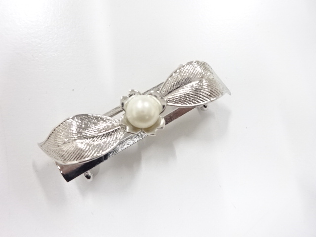 JAPANESE KIMONO / ANTIQUE OBIDOME (SASH CLIP) / PEARL