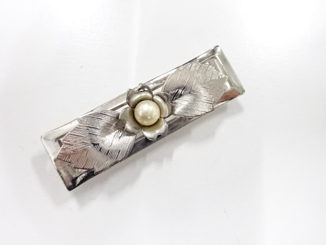 JAPANESE KIMONO / ANTIQUE OBIDOME (SASH CLIP) / PEARL