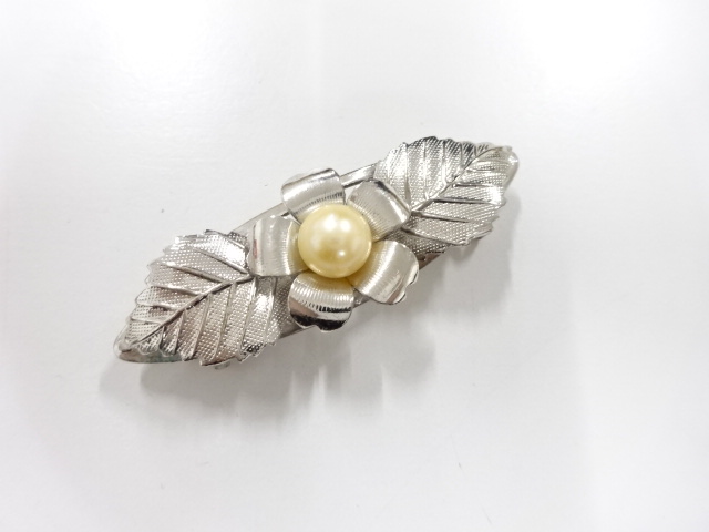 JAPANESE KIMONO / ANTIQUE OBIDOME (SASH CLIP) / PEARL