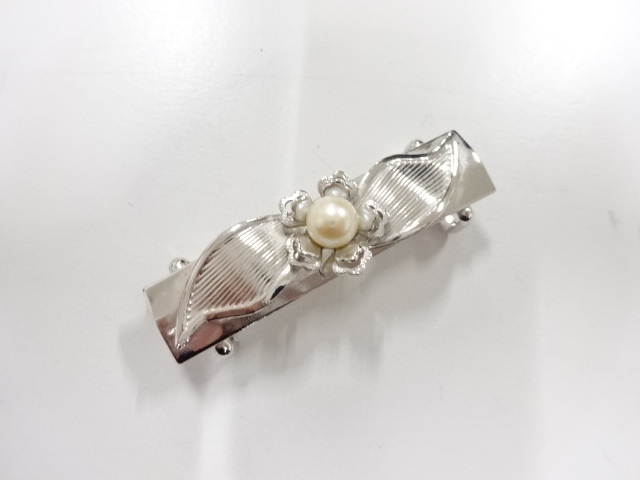 JAPANESE KIMONO / ANTIQUE PEARL OBIDOME (SASH CLIP)