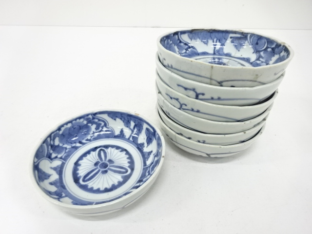 Ko-Imari, set of 7 plates with arabesque flowers
