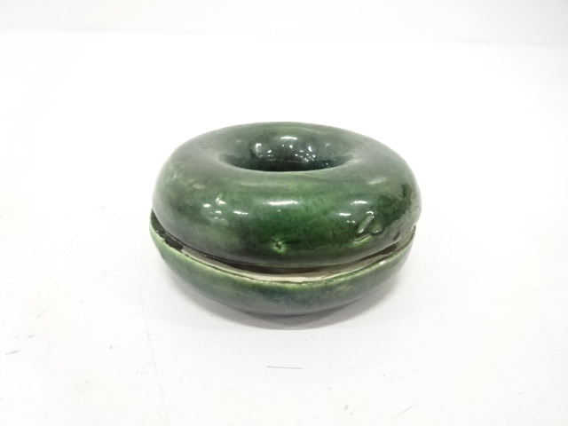 緑釉　馬鈴　蓋置