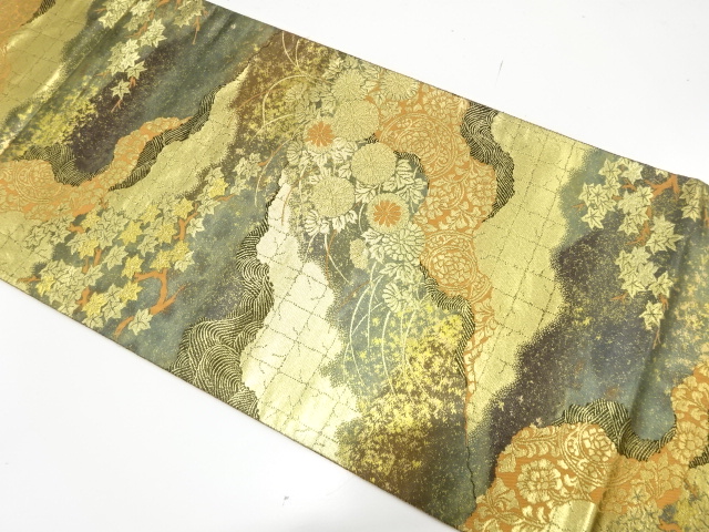 服部織物製　こはく錦　道長取りに菊・楓模様織り出し　袋帯