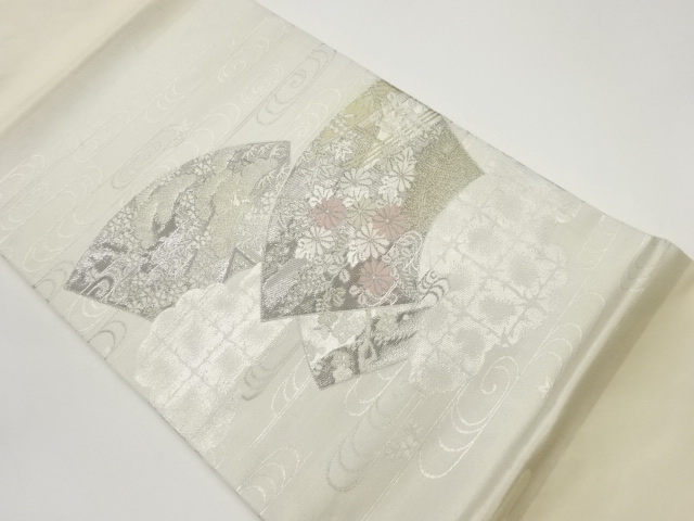 地紙に松・菊・花々模様織出し開き名古屋帯（額縁仕立て）