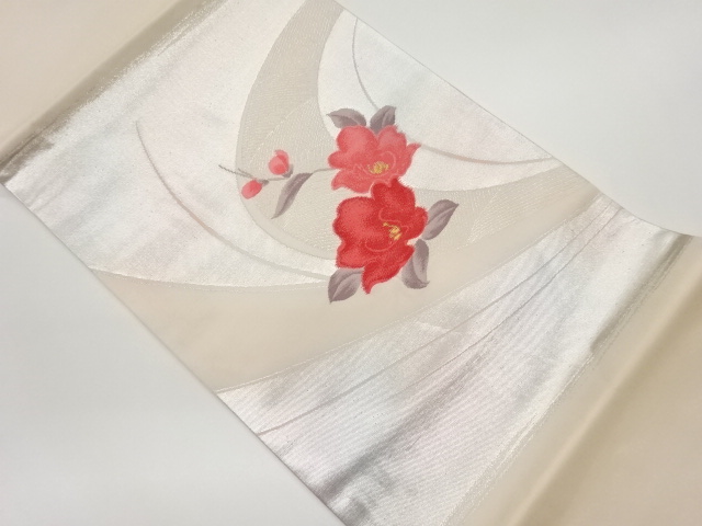 曲線に椿模様織出し開き名古屋帯（額縁仕立て）