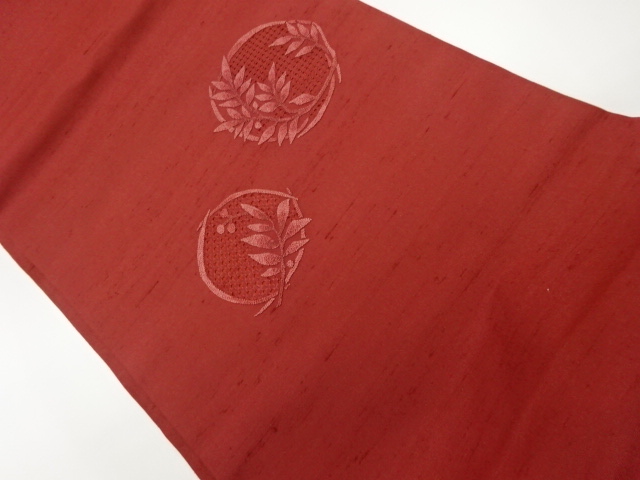 手織り紬汕頭蘇州刺繍丸文に葉模様開き名古屋帯（額縁仕立て）