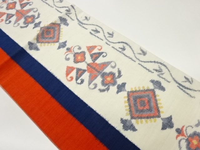 手織り紬子持ち菱に抽象花唐草模様織出し開き名古屋帯（額縁仕立て）