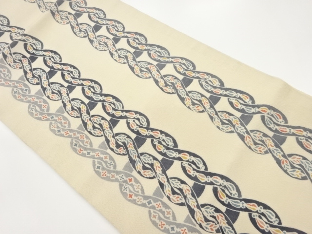 縮緬地網目に草花模様開き名古屋帯（額縁仕立て）