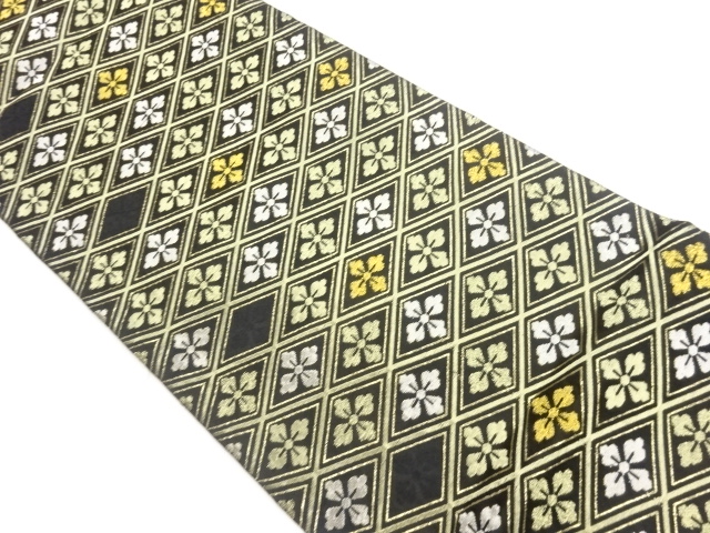 襷に花菱模様織出し袋帯