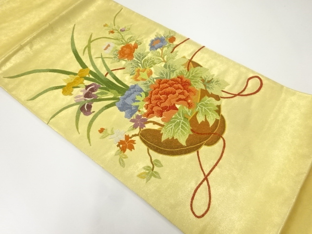 相良刺繍花器に草花模様袋帯