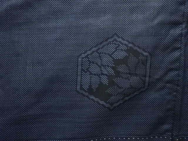 アンティーク　花亀甲模様織出し本場泥大島紬着物（5マルキ）