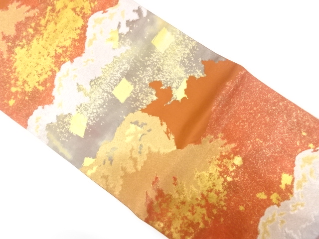 服部織物製　こはく錦　山並に箔散らし模様織り出し　袋帯